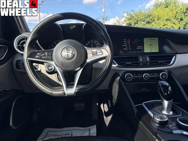 2018 Alfa Romeo Giulia - Image 13 of 20