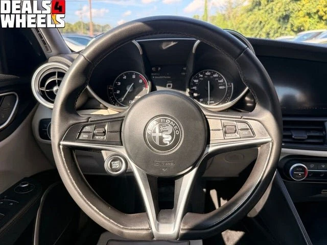 2018 Alfa Romeo Giulia - Image 14 of 20