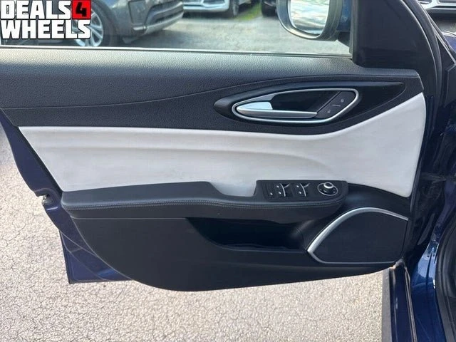 2018 Alfa Romeo Giulia - Image 10 of 20