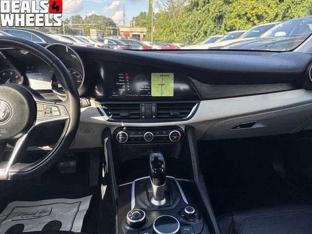 2018 Alfa Romeo Giulia - Image 17 of 20