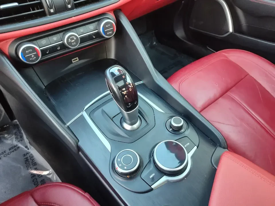 2018 Alfa Romeo Giulia - Image 12 of 20