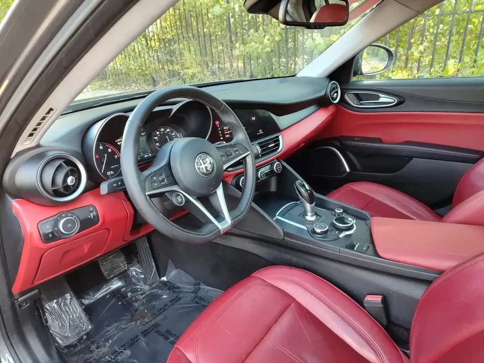 2018 Alfa Romeo Giulia - Image 14 of 20