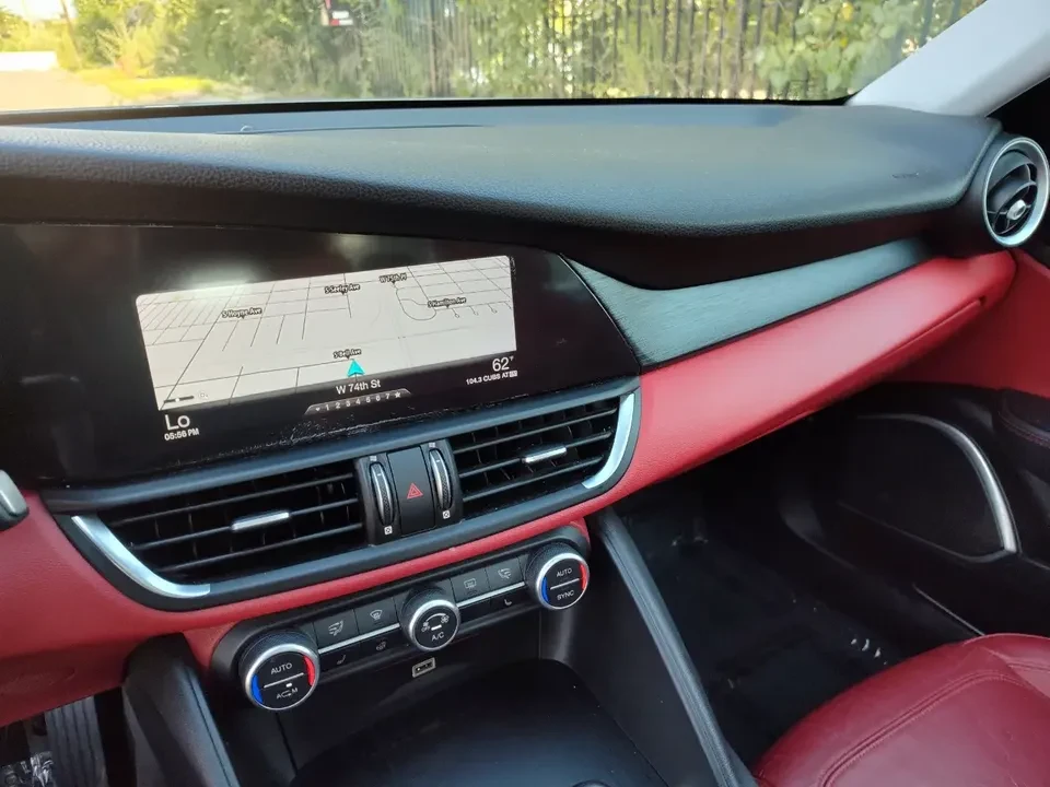 2018 Alfa Romeo Giulia - Image 9 of 20