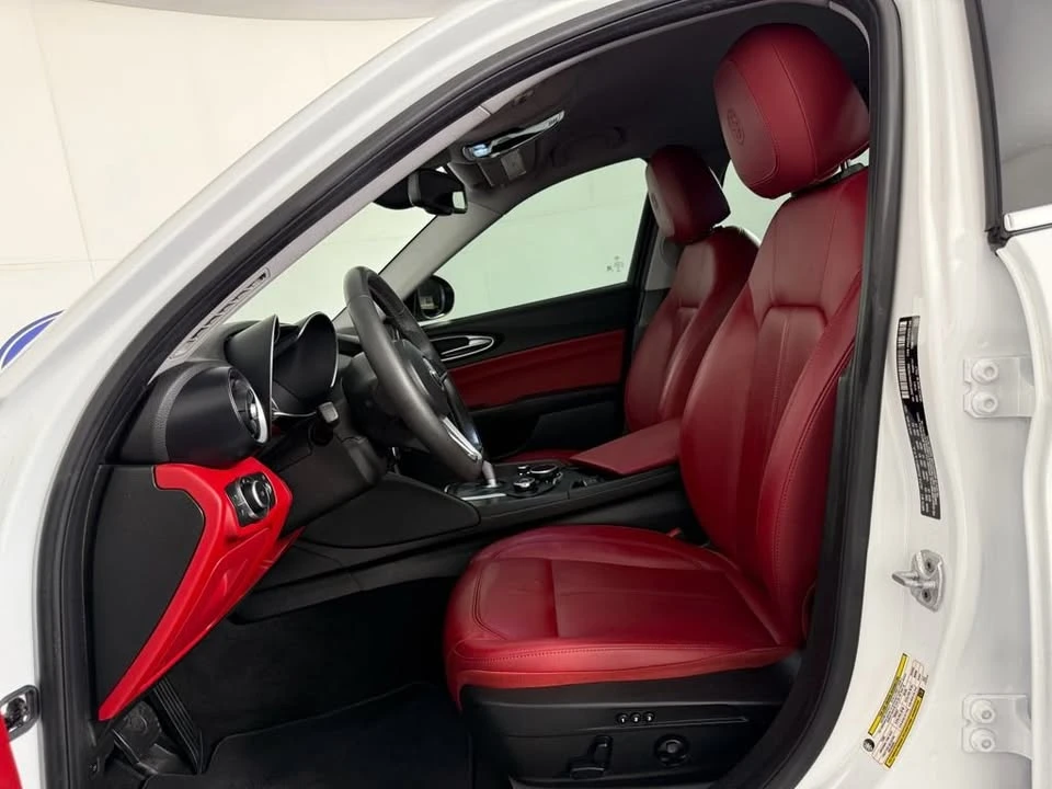 2018 Alfa Romeo Giulia - Image 16 of 20