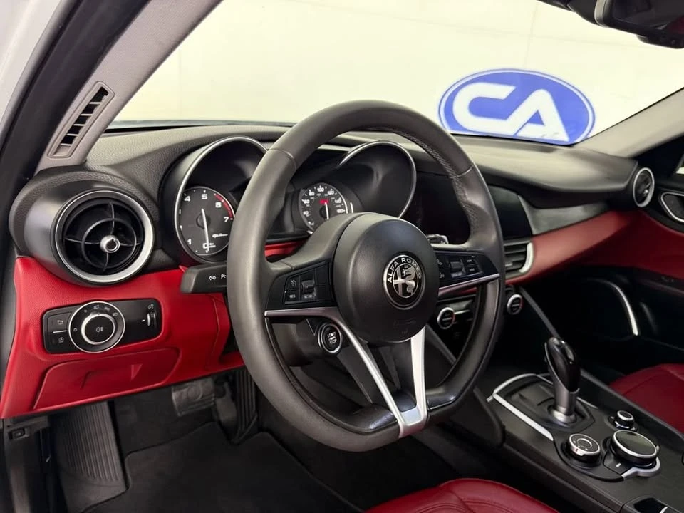 2018 Alfa Romeo Giulia - Image 15 of 20