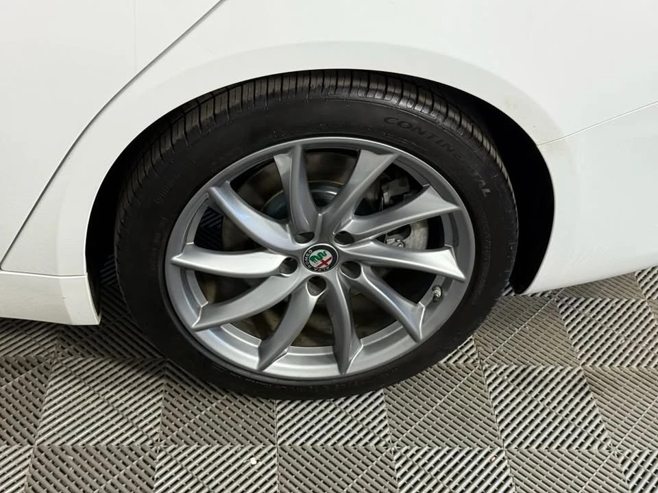 2018 Alfa Romeo Giulia - Image 11 of 20