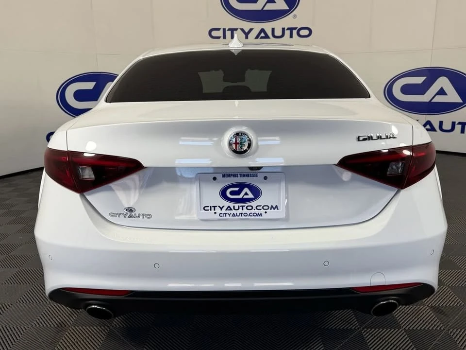 2018 Alfa Romeo Giulia - Image 7 of 20