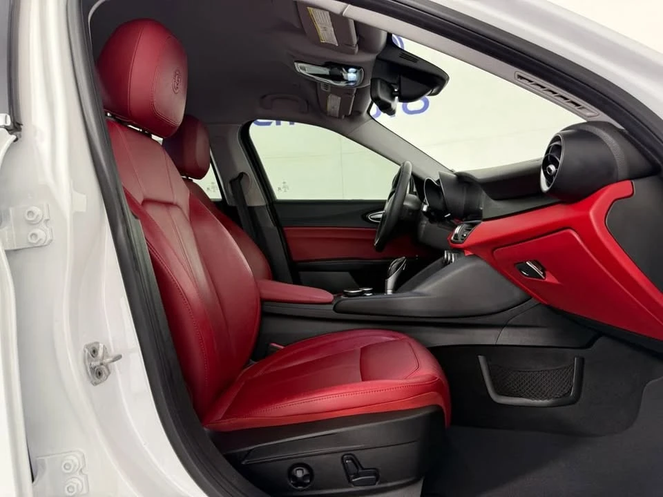 2018 Alfa Romeo Giulia - Image 14 of 20