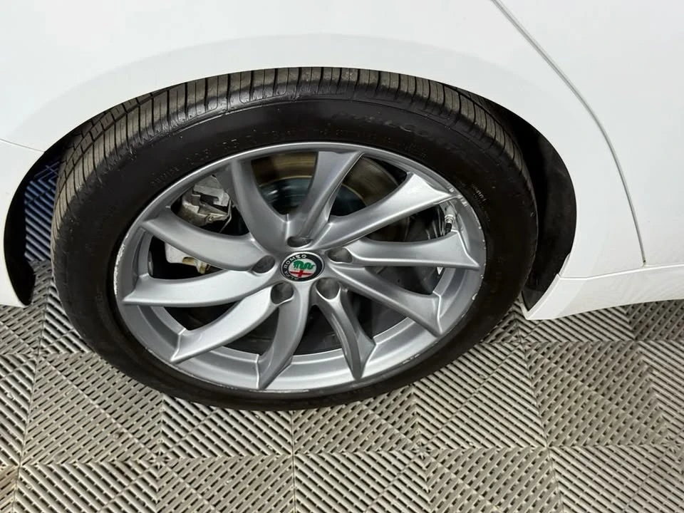 2018 Alfa Romeo Giulia - Image 5 of 20