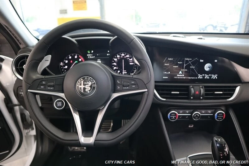 2018 Alfa Romeo Giulia - Image 12 of 28
