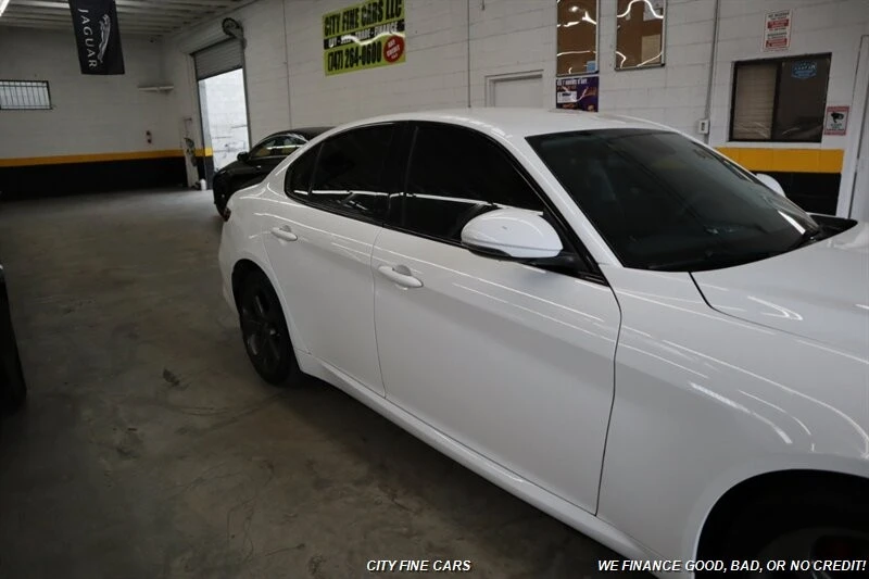 2018 Alfa Romeo Giulia - Image 9 of 28