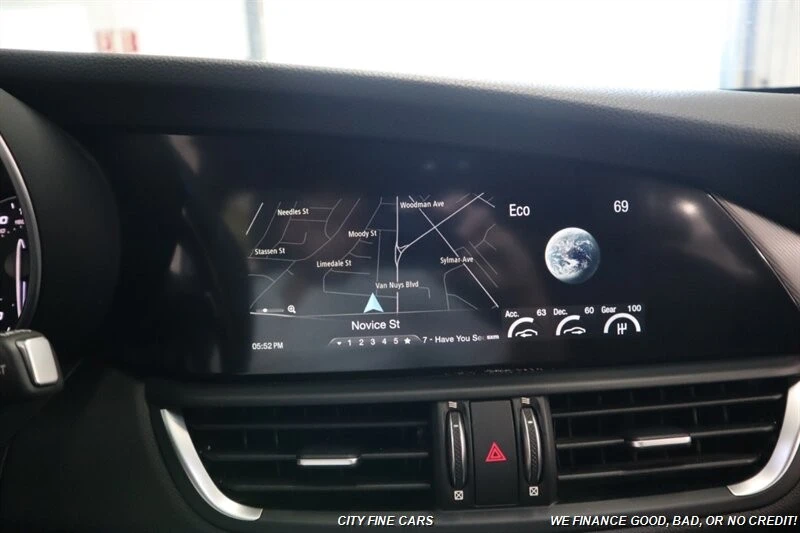 2018 Alfa Romeo Giulia - Image 17 of 28
