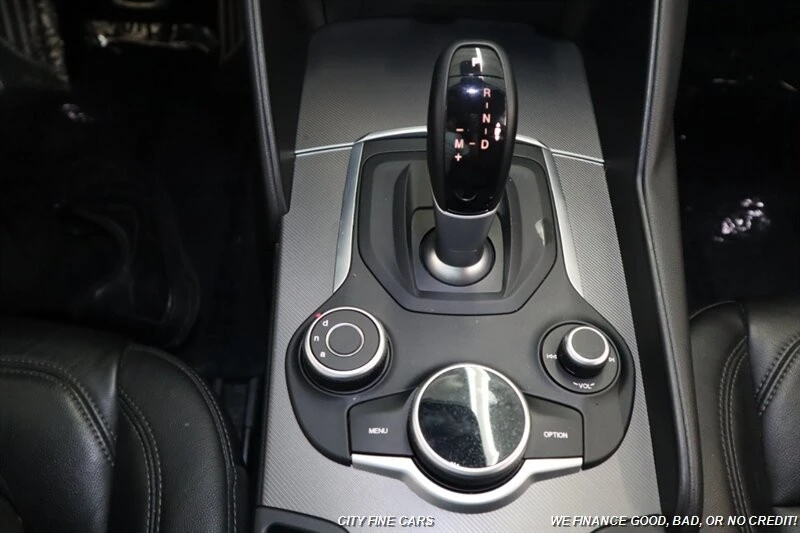 2018 Alfa Romeo Giulia - Image 23 of 28