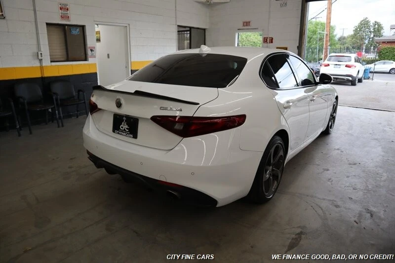 2018 Alfa Romeo Giulia - Image 7 of 28