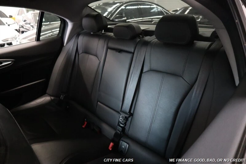 2018 Alfa Romeo Giulia - Image 25 of 28