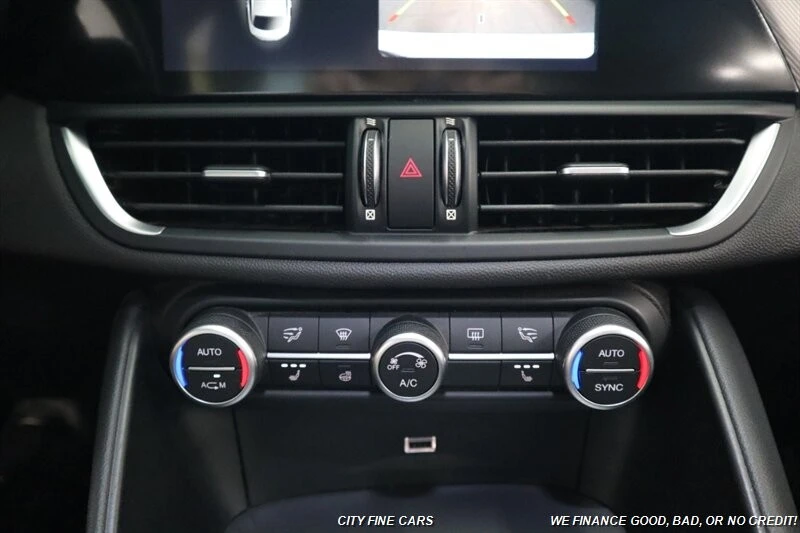 2018 Alfa Romeo Giulia - Image 19 of 28