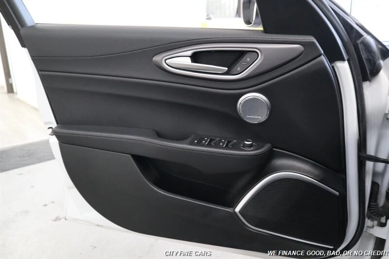 2018 Alfa Romeo Giulia - Image 20 of 28