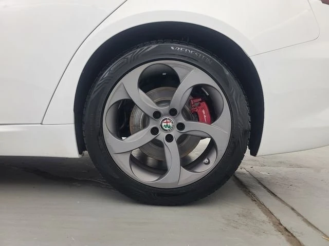 2018 Alfa Romeo Giulia - Image 9 of 20