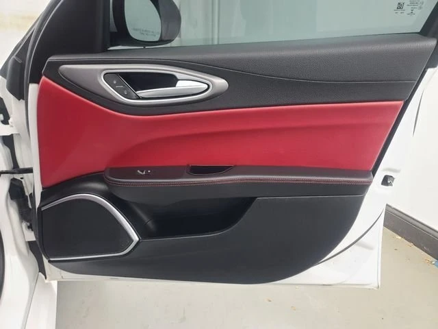 2018 Alfa Romeo Giulia - Image 12 of 20