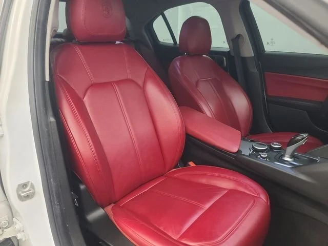 2018 Alfa Romeo Giulia - Image 15 of 20