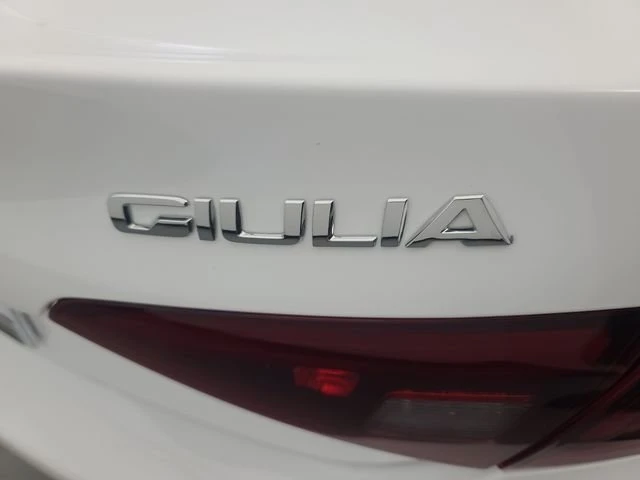 2018 Alfa Romeo Giulia - Image 11 of 20