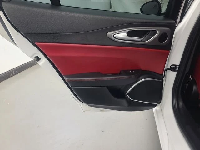 2018 Alfa Romeo Giulia - Image 18 of 20