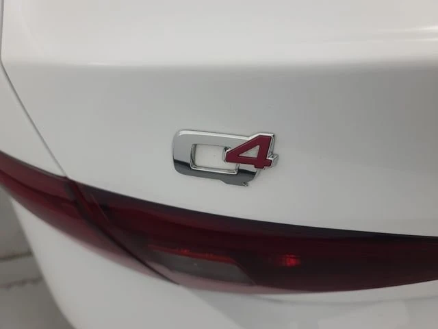 2018 Alfa Romeo Giulia - Image 10 of 20