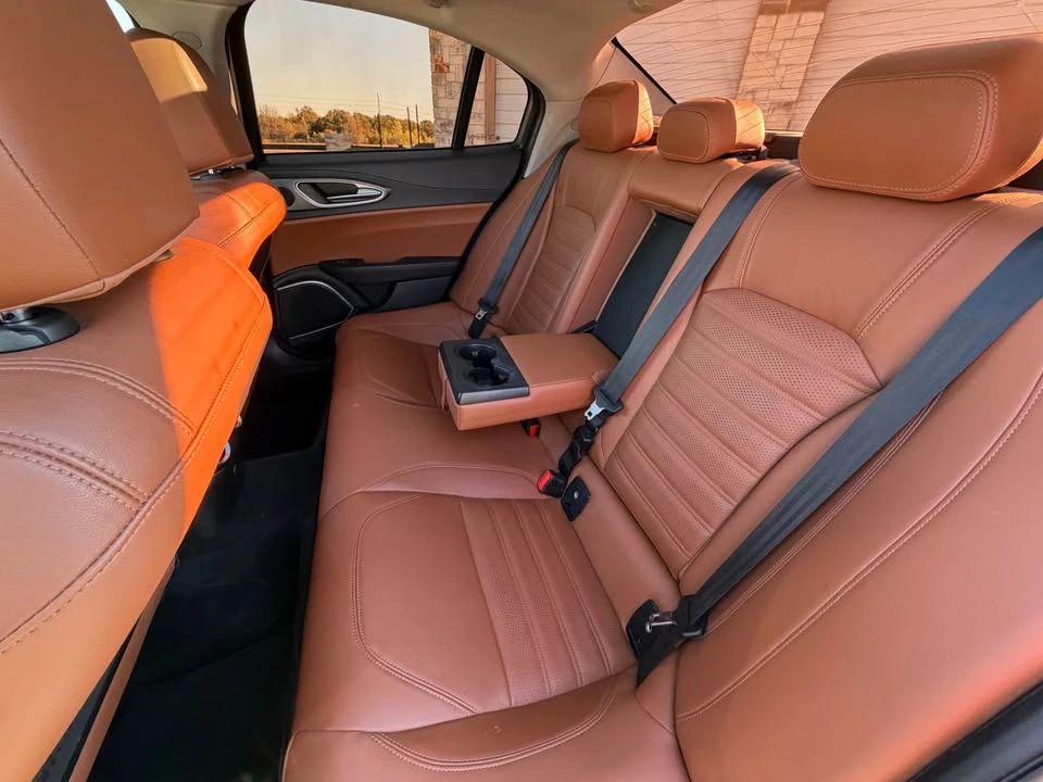 2018 Alfa Romeo Giulia - Image 15 of 18