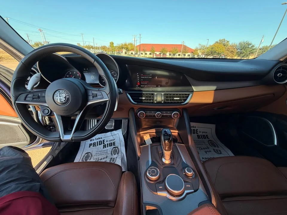 2018 Alfa Romeo Giulia - Image 11 of 18
