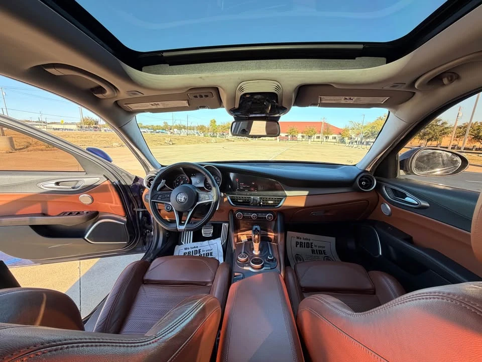 2018 Alfa Romeo Giulia - Image 17 of 18