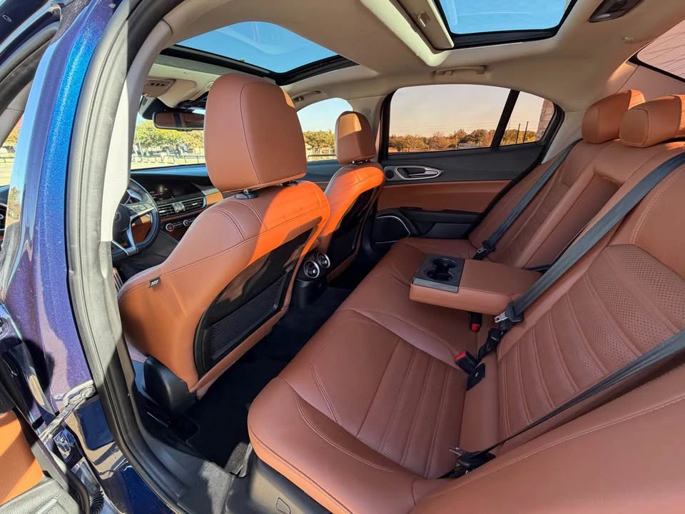 2018 Alfa Romeo Giulia - Image 14 of 18