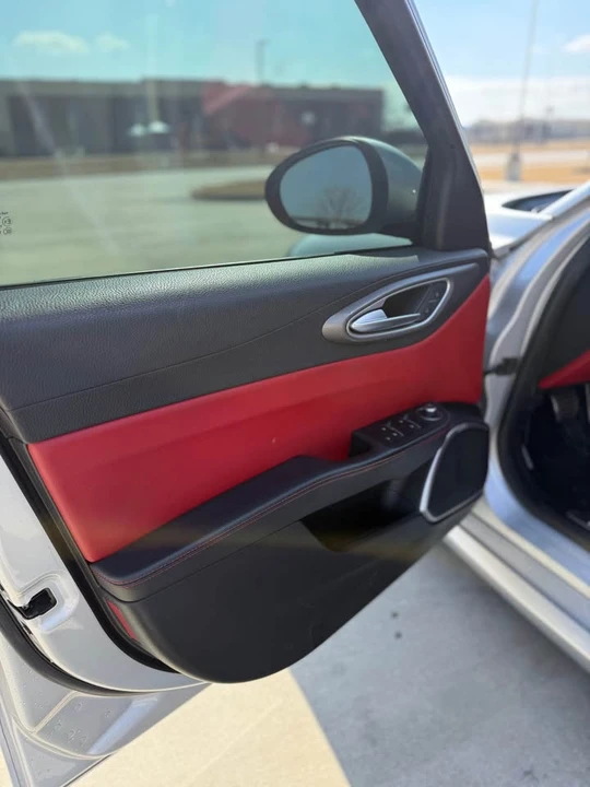 2018 Alfa Romeo Giulia - Image 9 of 12