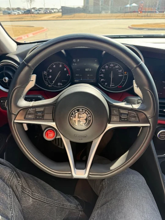 2018 Alfa Romeo Giulia - Image 11 of 12
