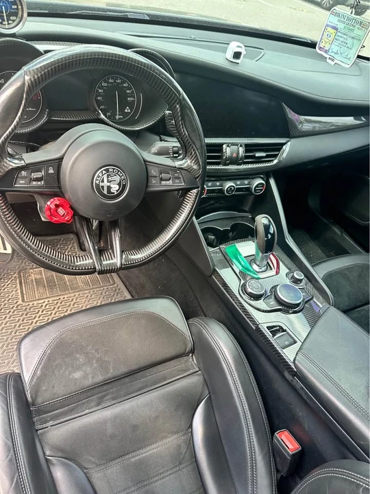 2018 Alfa Romeo Giulia - Image 11 of 12