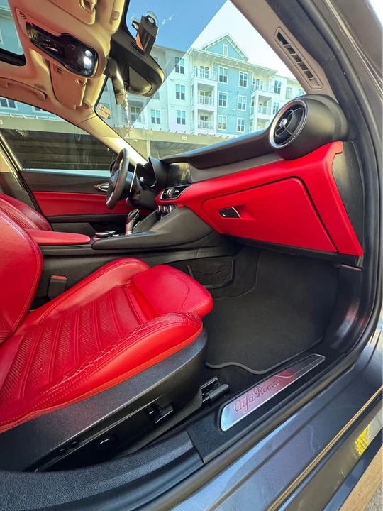 2018 Alfa Romeo Giulia - Image 13 of 18