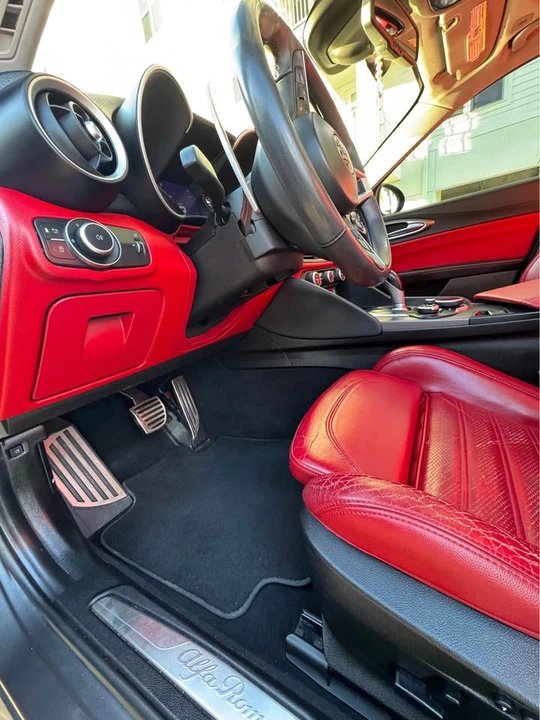 2018 Alfa Romeo Giulia - Image 12 of 18