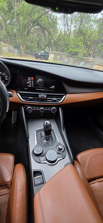 2018 Alfa Romeo Giulia - Image 13 of 18