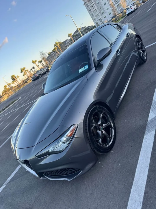 2018 Alfa Romeo Giulia - Image 17 of 18