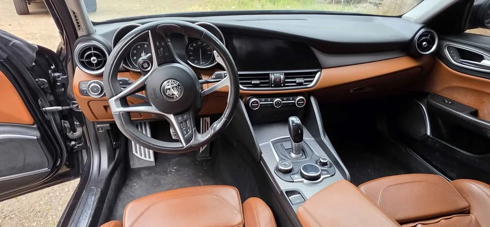 2018 Alfa Romeo Giulia - Image 9 of 18