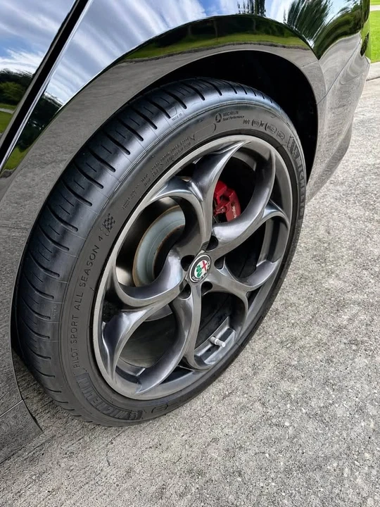 2018 Alfa Romeo Giulia - Image 11 of 20