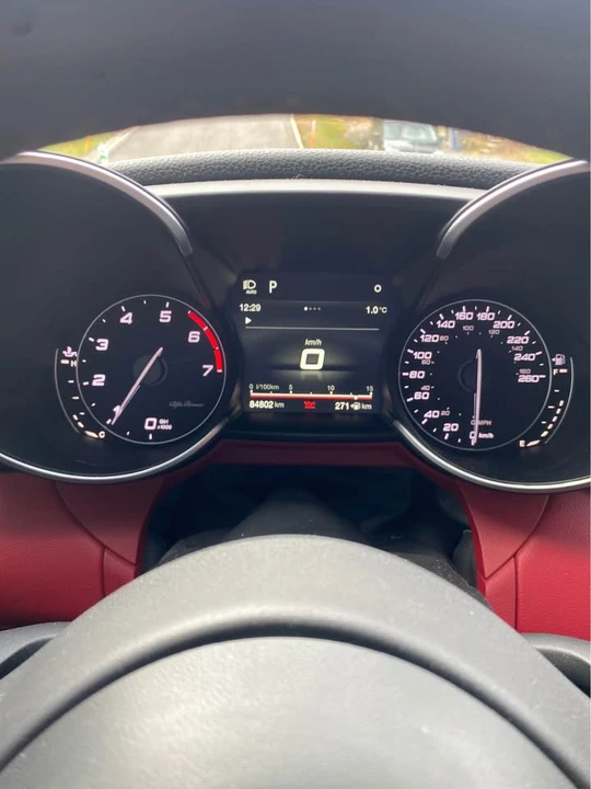 2018 Alfa Romeo Giulia - Image 8 of 10