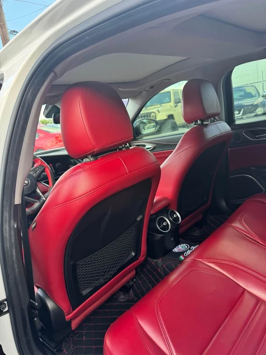 2018 Alfa Romeo Giulia - Image 6 of 16