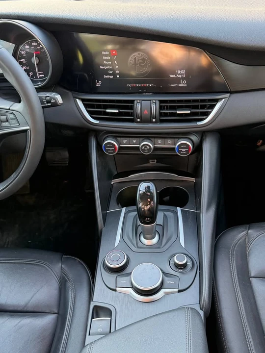 2018 Alfa Romeo Giulia - Image 10 of 13