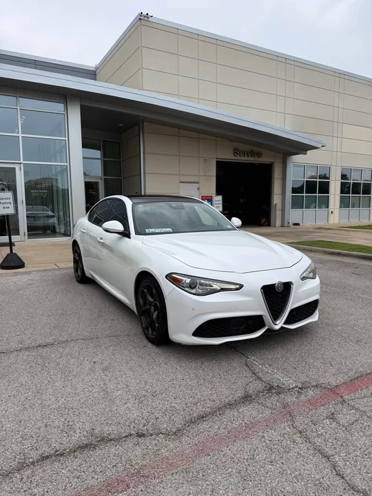 2018 Alfa Romeo Giulia - Image 8 of 19