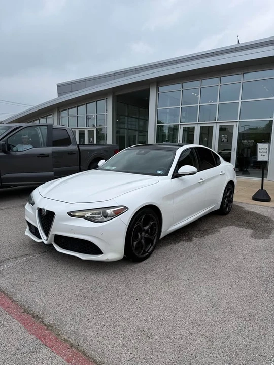2018 Alfa Romeo Giulia - Image 7 of 19