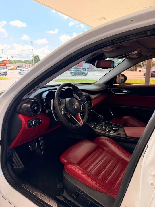 2018 Alfa Romeo Giulia - Image 12 of 19