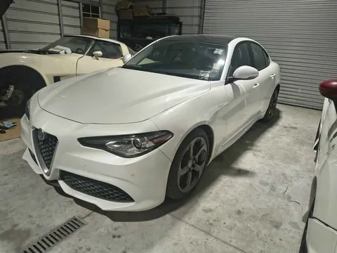 2018 Alfa Romeo Giulia Giulia