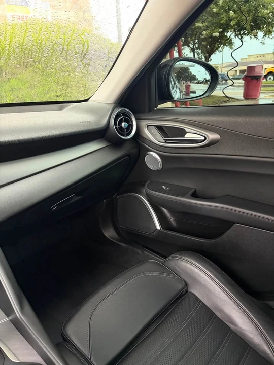 2018 Alfa Romeo Giulia - Image 14 of 16