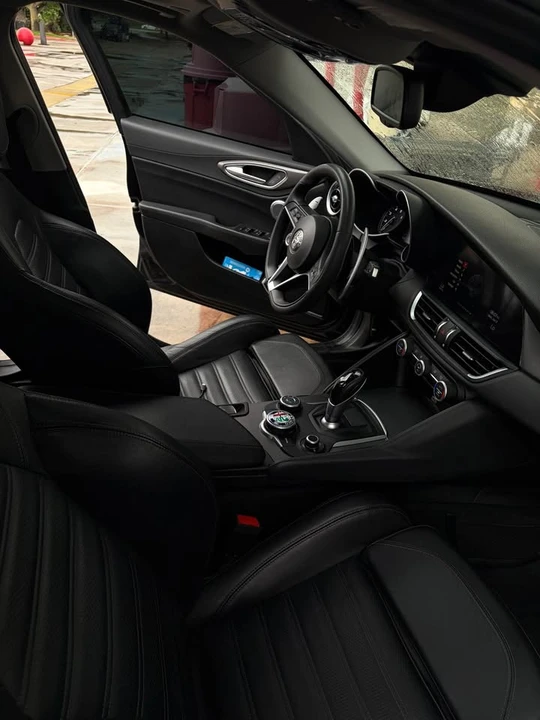 2018 Alfa Romeo Giulia - Image 6 of 16