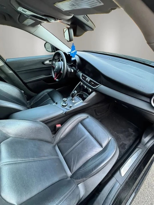 2018 Alfa Romeo Giulia - Image 18 of 20